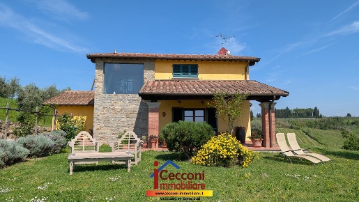 Foto Villa unifamiliare a Cerreto Guidi di 250 m² con 9 locali in vendita