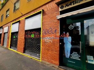 Foto Negozio in Via Rembrandt, Milano San Siro di 90 m² con 2 locali