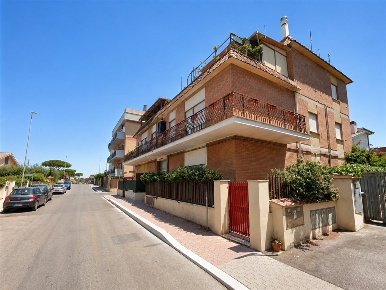 Foto Appartamento a Fiumicino di 100 m² con 3 locali in vendita