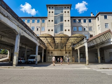 Foto Ufficio in Via Ferrari, Saronno di 300 m² con 1 locali in affitto
