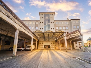 Foto Ufficio in Via Ferrari, Saronno di 300 m² con 1 locali in affitto