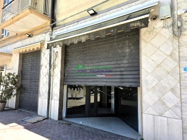 Foto Attività commerciale a Gela di 150 m² in affitto