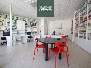 Foto Locale commerciale a La Spezia di 135 m² con 2 locali in affitto