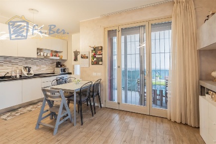 Foto Appartamento in Via Roma, Pioltello Centro di 110 m² con 4 locali
