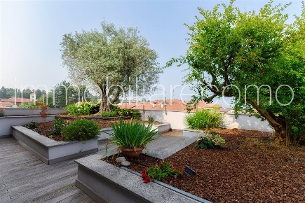 Foto Attico in Via Mazzini, Appiano Gentile Centro di 230 m² con 7 locali