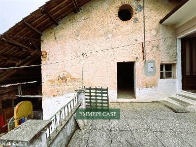 Foto Rustico a Chiusa di Pesio di 80 m² con 5 locali in vendita