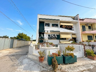 Foto Villa singola in Via Boccaccio 150, Vernole Centro di 180 m²