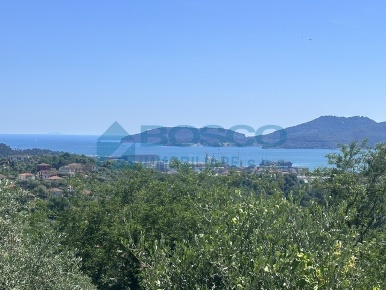 Foto Villa bifamiliare in Via XX Gennaio 1945, La Spezia di 220 m²