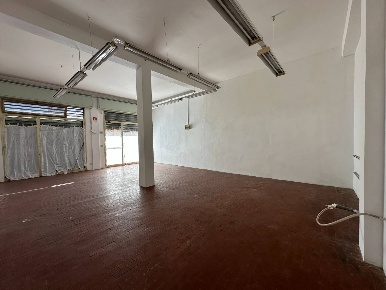 Foto Attività commerciale in VIA DEL CENTENARIO 24, Porcari Centro di 80 m²
