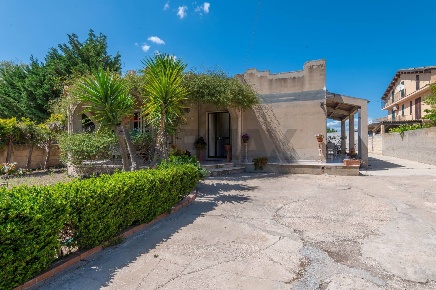 Foto Villa unifamiliare a Pachino Centro di 170 m² con 6 locali in vendita