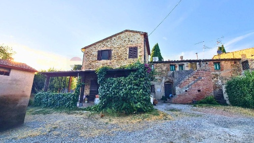 Foto Casa indipendente a Gambassi Terme di 97 m² con 4 locali in vendita