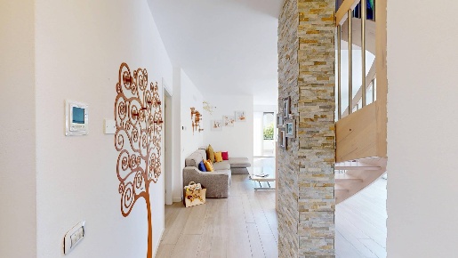 Foto Appartamento in Via Monte Rosa, Malnate Centro di 175 m² con 3 locali