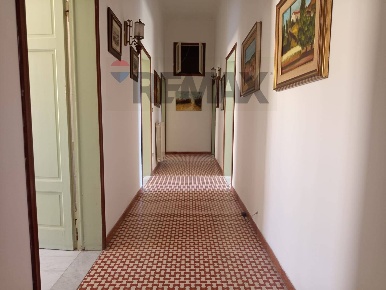 Foto Appartamento in Via Foscolo 5, Piombino Centro di 86 m² con 5 locali