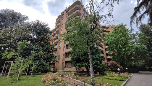 Foto Appartamento in Viale Legioni Romane 44, Milano Bande Nere di 103 m²