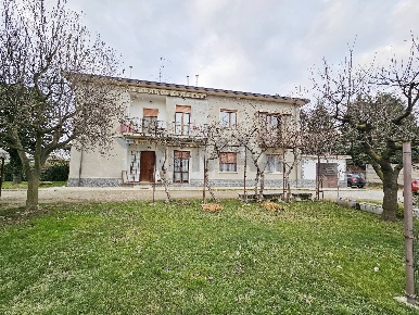 Foto Case semi ndipendenti in VIA BONICALZA 41, Cassano Magnago di 164 m²