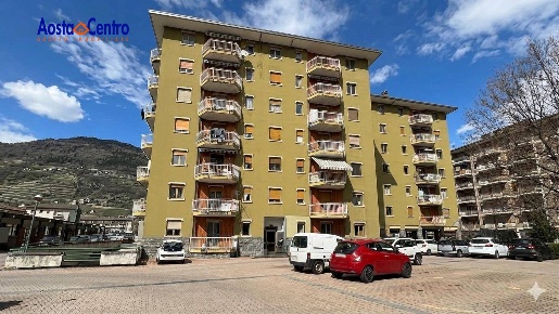 Foto Appartamento in Via Chavanne 26, Aosta Centro di 69 m² con 2 locali