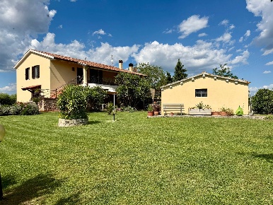 Foto Rustico in Strada del Priorato, Orbetello di 300 m² con 14 locali