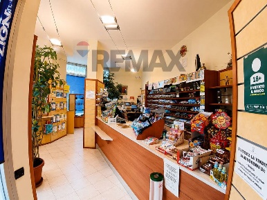 Foto Attività commerciale in P.le Lombardia 7, Novara San Paolo di 50 m²