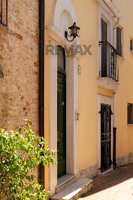 Foto Case semi ndipendenti a Collecorvino Centro di 186 m² con 6 locali