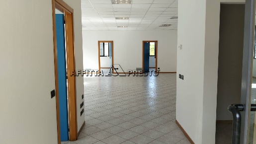 Foto Attività commerciale a Forlì Spazzoli - Medaglie D'Oro di 145 m²