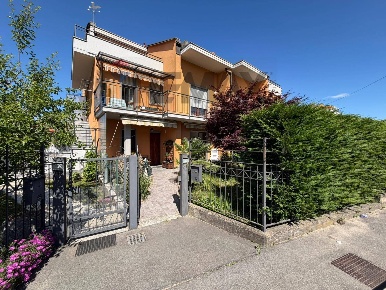 Foto Appartamento in via del dovese 21, Arcisate Centro di 106 m²