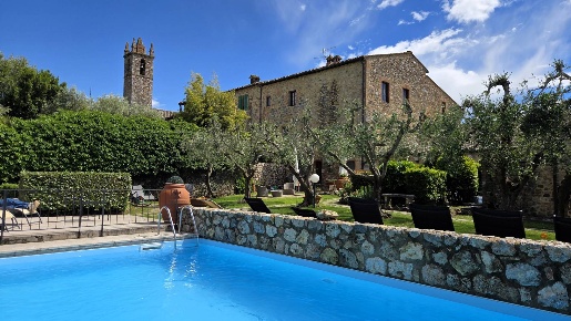 Foto Hotel in Via I° Maggio, Monteriggioni di 854 m² con 15 locali