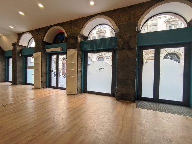 Foto Locale commerciale in Via Domenico Rossetti 4, Trieste di 118 m²