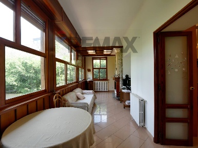 Foto Casa indipendente in Via Buccari 2, Giovinazzo di 279 m² con 10 locali