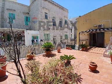 Foto Casa indipendente in Via Buccari 2, Giovinazzo di 279 m² con 10 locali