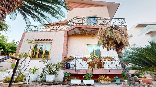 Foto Villa unifamiliare in Viale Colombo 324, Quartu Sant'Elena Quartu