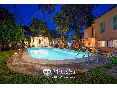 Foto Villa unifamiliare in Via Pisorno 14, Pisa Tirrenia di 320 m²