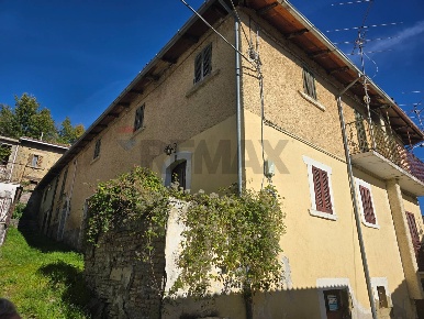Foto Case semi ndipendenti in vicolo Cieco 4-6-8, Montereale di 100 m²