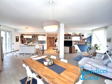 Foto Appartamento in Via Don Lorenzo Perosi, Firenze di 115 m² con 5 locali
