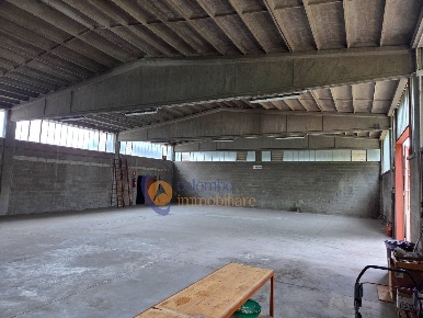 Foto Laboratorio a Dairago di 630 m² in vendita