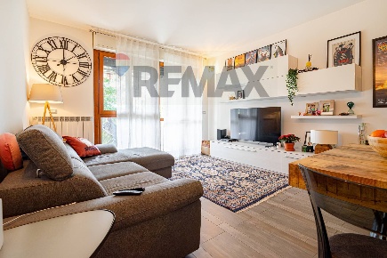 Foto Appartamento in via Sandro Pertini 1/B, Vanzago di 101 m² con 3 locali