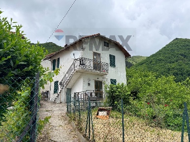 Foto Appartamento in Via Brochette, Davagna Centro di 84 m² con 2 locali