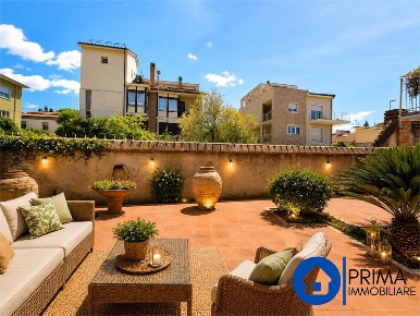 Foto Appartamento in VIA BELLI, Terni Centro di 370 m² con 4 locali