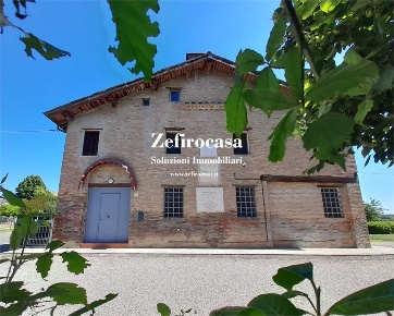 Foto Casa indipendente a Crevalcore di 400 m² con 7 locali in vendita