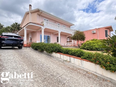 Foto Villa bifamiliare in Contrada Mustazzo 2, Patti di 300 m² con 5 locali