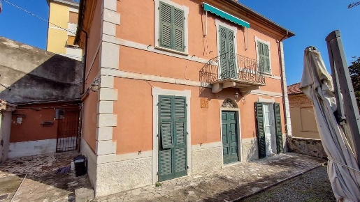 Foto Villa unifamiliare a Lerici Lerici Paese di 152 m² con 7 locali