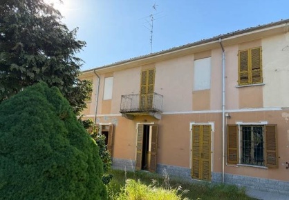 Foto Casa indipendente a Mortara Centro di 700 m² con 8 locali in vendita