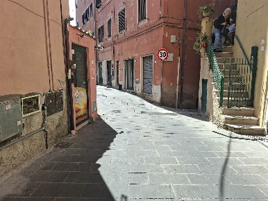 Foto Negozio in VIA INDIPENDENZA  1, Ariccia Centro di 17 m² con 1 locali