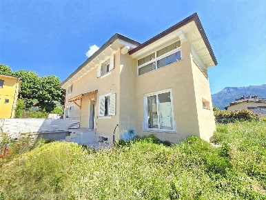 Foto Villa bifamiliare a Camaiore Camaiore Paese di 150 m² con 10 locali