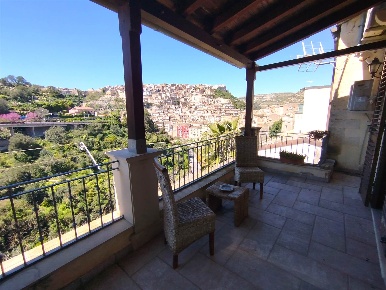 Foto Casa indipendente a Ragusa Ibla di 180 m² con 5 locali in vendita