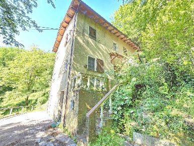 Foto Rustico a Stazzema di 60 m² con 5 locali in vendita