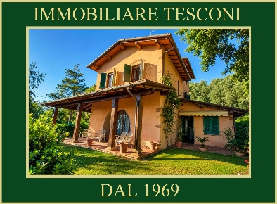 Foto Villa unifamiliare in via piero maroncelli 13, Pietrasanta di 243 m²