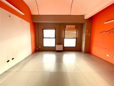 Foto Ufficio in Via Risorgimento, Crosio della Valle di 100 m² con 3 locali