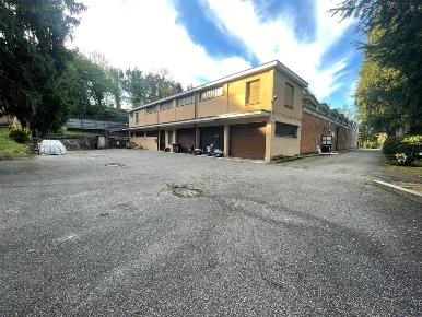 Foto Capannone industriale in Via Matteotti, Buguggiate di 1500 m²