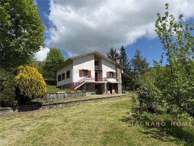 Foto Casa indipendente in Località Zuccà, Zeri di 162 m² con 6 locali