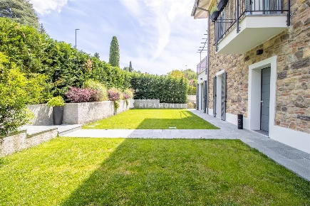 Foto Villa unifamiliare in Via Piave, Oggiono Centro di 197 m² con 6 locali